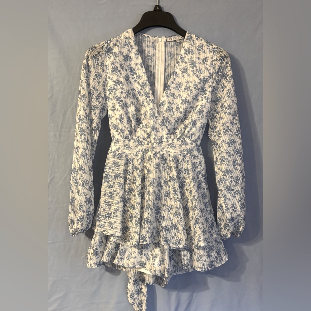 Long Sleeve CZ Collection by Cezelle Romper. Juniors Size Small.